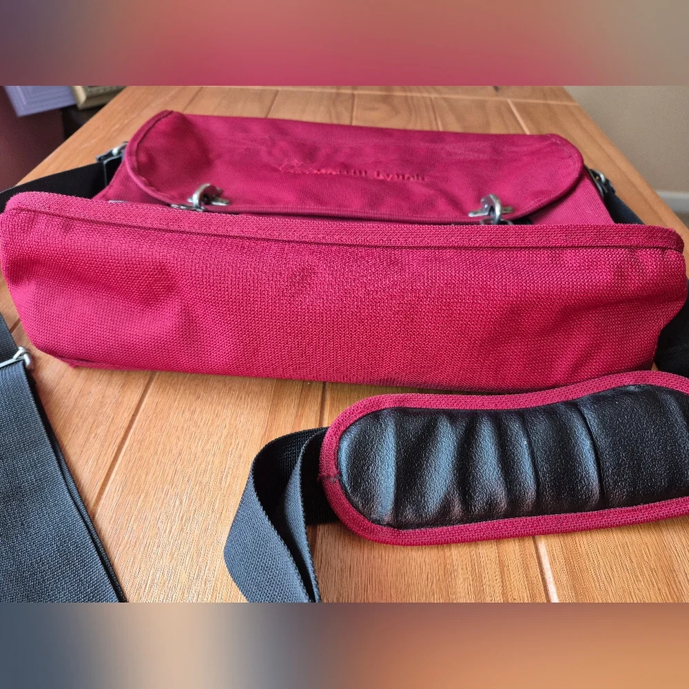 Merrill‎ Lynch Canvas Messenger Bag Red Embroidered Name Logo